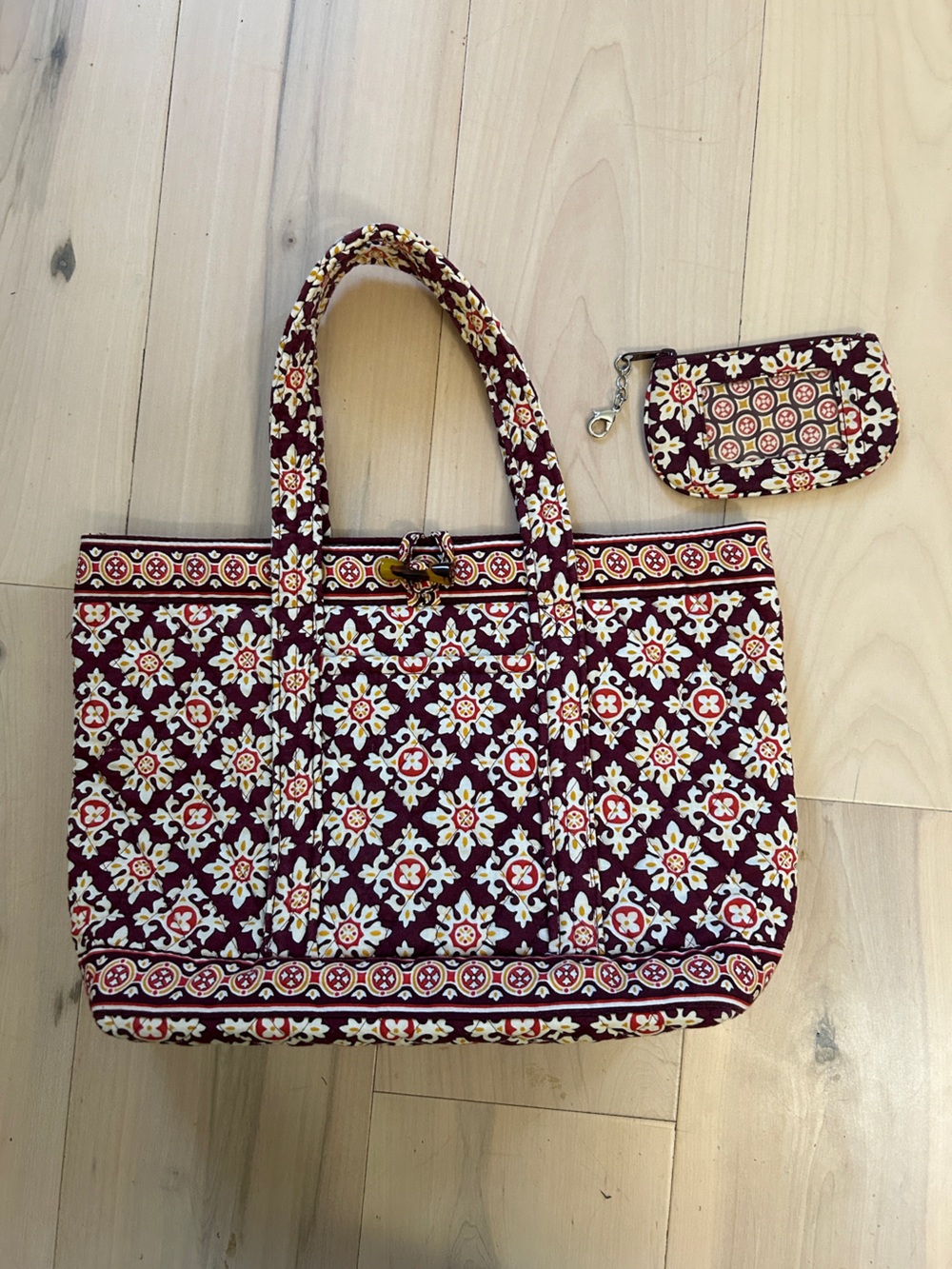 Vintage Vera Bradley Burgundy Medallion Toggle Tote & Matching ID Case Set USA